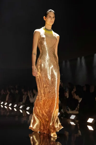 Look 15
